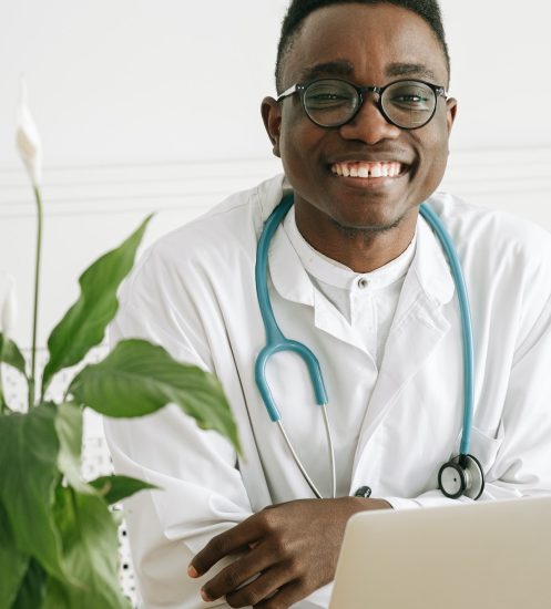 pexels-ivan-samkov-4989166